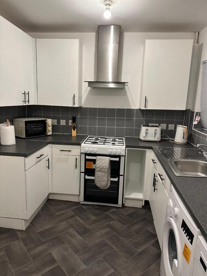 Lovely 2Bedroom 4Mins From Wimbledon Station Londra Dış mekan fotoğraf